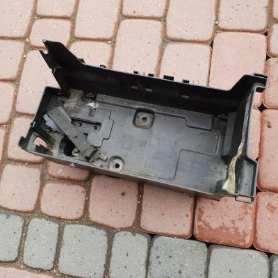 Podstawa akumulatora Opel Insignia 13310741