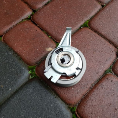 Napinacz paska 2.0TDi Audi Q3 04L109243 2017r