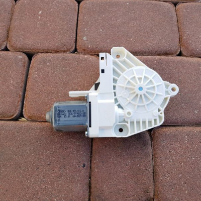 Silniczek podnoszenia szyby Audi Q3 8K0959812A