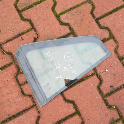 Szyba tył tylna jasna Opel Insignia kombi 2015r