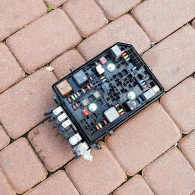 Skrzynka bezpieczników Opel Astra K 5 V 39040849