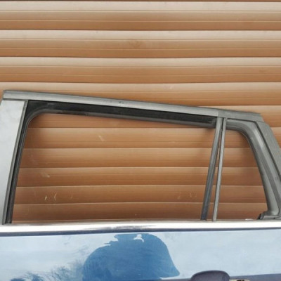 Uszczelka zgarniacz drzwi kompletny Opel Insignia