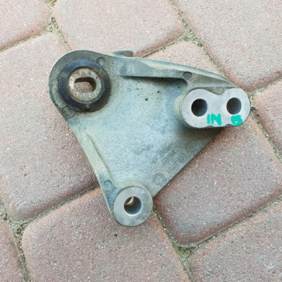 Łapa uchwyt skrzyni Opel Insignia B 2017r 22937314