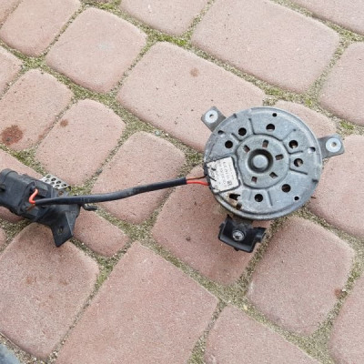 SILNICZEK WENTYLATORA OPEL ZAFIRA B 13147279