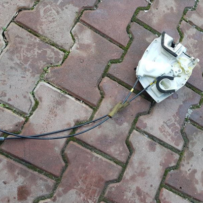 Zamek drzwi tył tylny prawy SUZUKI SWIFT Mk6