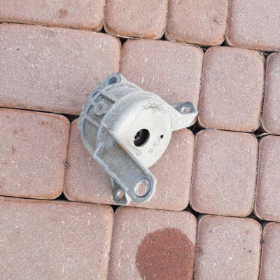 Poduszka łapa silnika Opel Astra III H 2.0T OPC