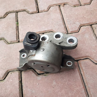 Poduszka łapa silnika Opel Corsa D 13130741