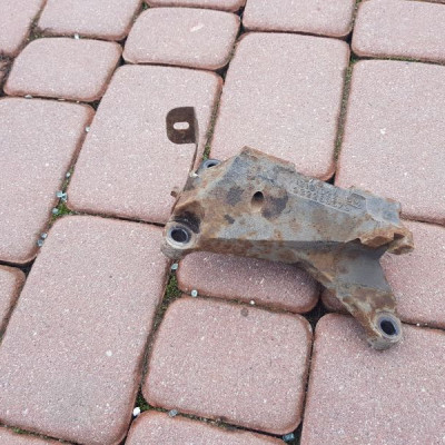 Łapa wspornik Opel Meriva A 13181022