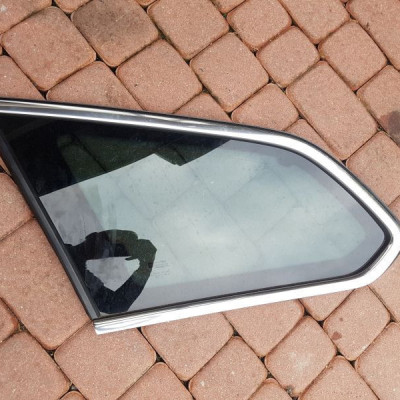 Szyba tył tylna karoseryjna Opel Astra J IV 2012r