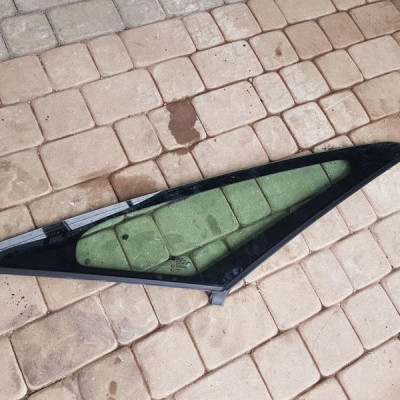 Szyba przód karoseryjna lewa 2011r Opel Zafira C