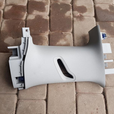 Obudowa słupka tył lewa Opel Zafira C 13381407