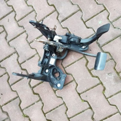 Podstawa pedały automat Opel Zafira C 13400089