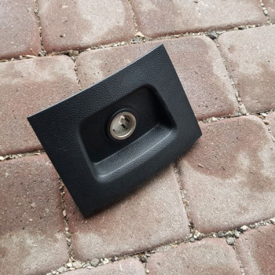 Obudowa osłona zapalniczki Zafira C 498951029