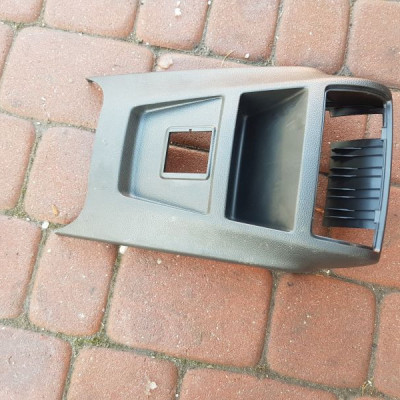 Plastik obudowa 230V tunel Opel Insignia 13222152