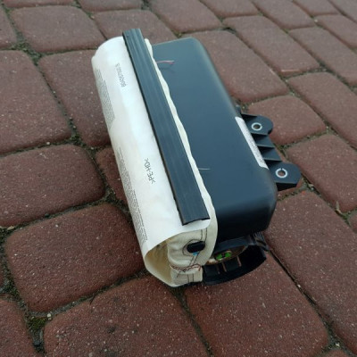 Poduszka pasażera AIRBAG Opel Meriva A 13188043
