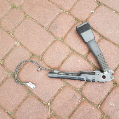 Napinacz pasa prawy przód BMW E87 34050061B