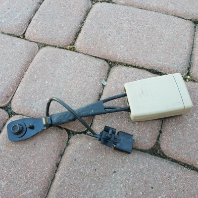 Zapinka pasa pasów Opel Insignia 13332605 kremowa