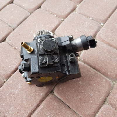 Pompa wtryskowa 1.6DCi Trafic Vivaro 0445010406