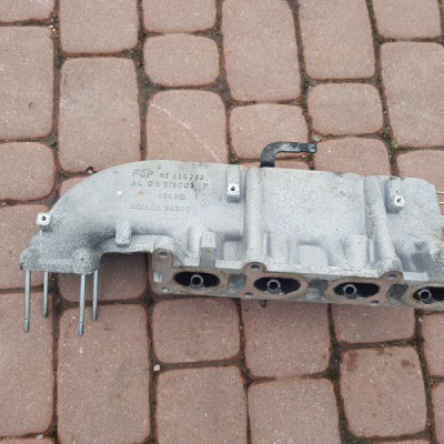 Kolektor ssący Opel Meriva A 55555752