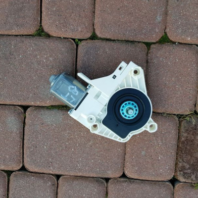 Silniczek podnoszenia szyby Audi Q3 8K0959811A