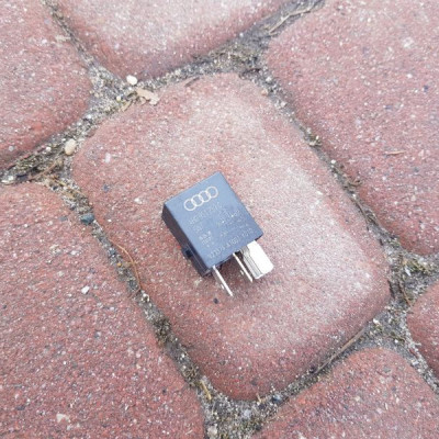 Przekaźnik Passat B8 2017r 4H0951253C