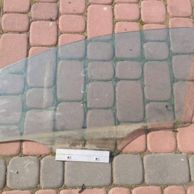 Szyba drzwi przód 2007r Corsa D