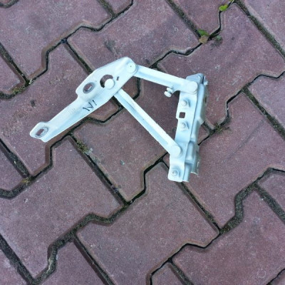 Zawias maski prawy OPEL Insignia