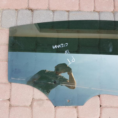 Szyba tył ciemna SEDAN / HB Opel Insignia 2014r