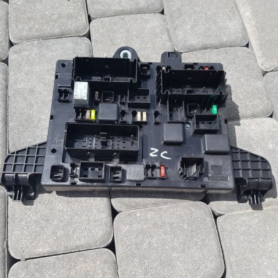 SKRZYNKA BEZPIECZNIKOW OPEL ASTRA J 13368651 UJ