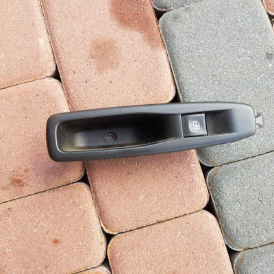 PANEL STEROWANIA SZYB RENAULT CAPTUR 829614619R