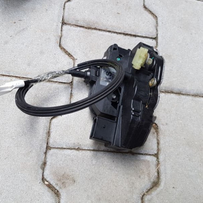 ZAMEK DRZWI PRAWY TYŁ TYLNY ASTRA IV J 13503782 KS