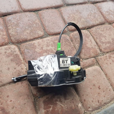 Zamek drzwi tył tylny Opel Insignia 13503180