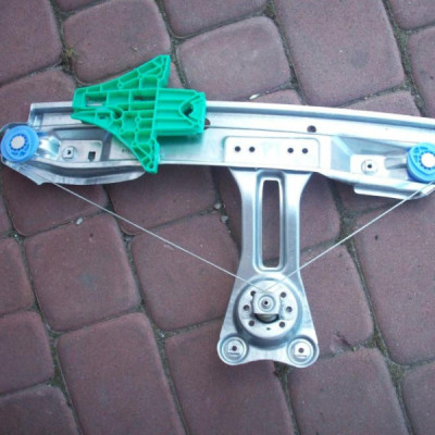 Podnośnik szyby prawa tylnia tył Astra J 4