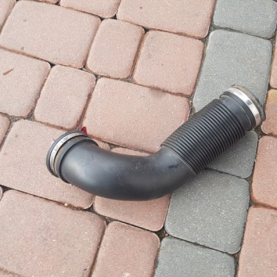 Rura dolot powietrza A16XER Opel Insignia 55560897