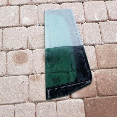 Szyba drzwi lewy tył ciemna 2013r Opel Zafira C