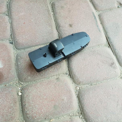 Przełącznik otwierania szyb Insignia B 23333505