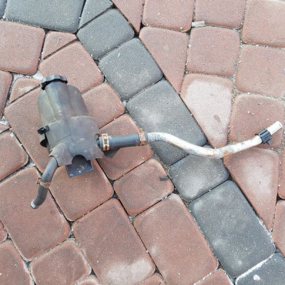 Zbiorniczke płynu wspomagania Opel Insignia