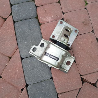 Poduszka łapa silnika NOWA BOXER 1363378080