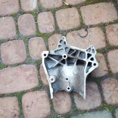 ŁAPA SILNIKA OPEL VECTRA C 1.9 CDTI 55210530