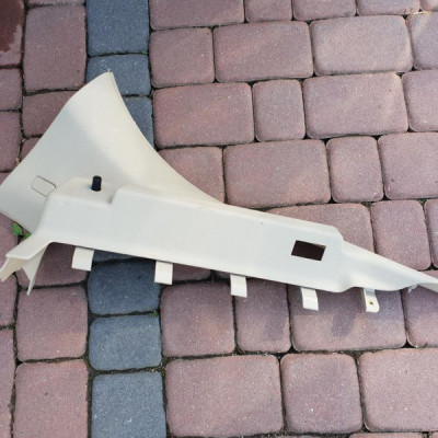 Obudowa słupka Opel Insignia 13221263 kremowa