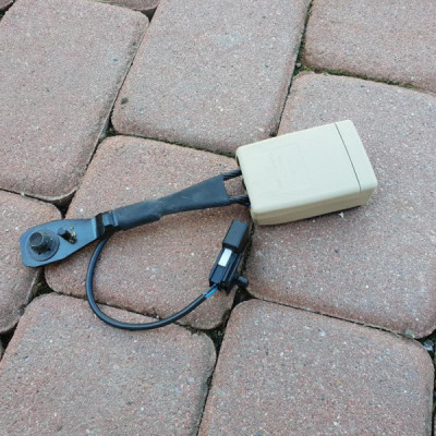 Zapinka pasa pasów Opel Insignia 13327469 kremowa