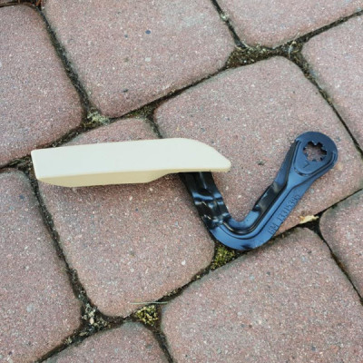 Rączka fotela Opel Insignia 13315395 kremowa