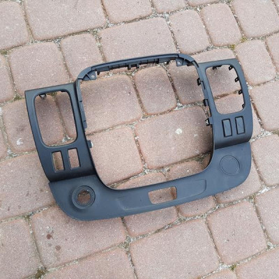 Obudowa radia panel VIVARO TRAFIC III 682607479R