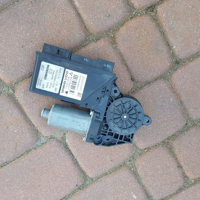 SILNICZEK SZYBY PRAWY PRZÓD AUDI A4 A3 8E2959802F