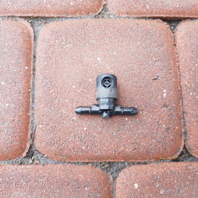 Dysza spryskiwacza sprysk Opel Insignia 401140137