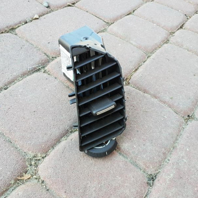 Kratka deski nawiew brązowy Opel Insignia 13282238