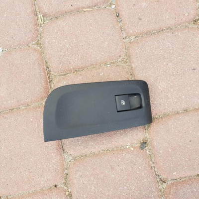 Przełacznik szyb przód Opel Zafira C 13301886