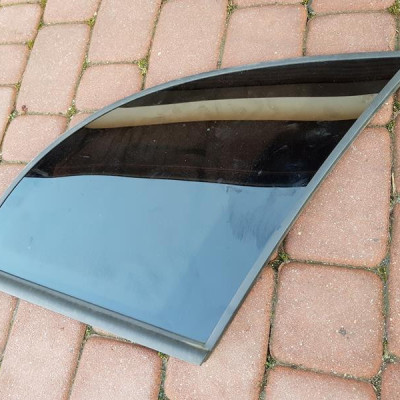 Szyba drzwi tył ciemna prawa Opel Meriva A 2006r