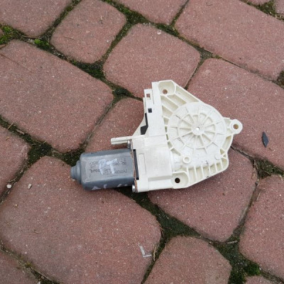 Silniczek podnoszenia szyby VW AUDI 8K0959812A