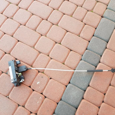 Zamek drzwi prawy tył Opel Meriva A 24414139 EH